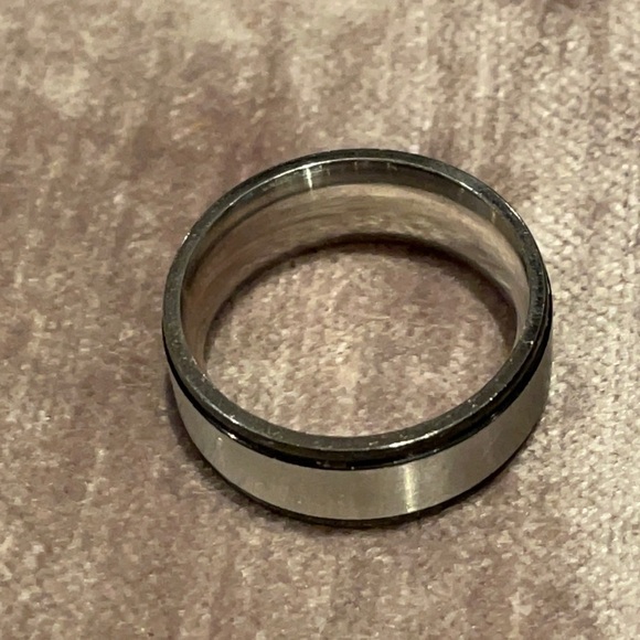 Stainless Steel Ring Size 8 - Picture 4 of 6